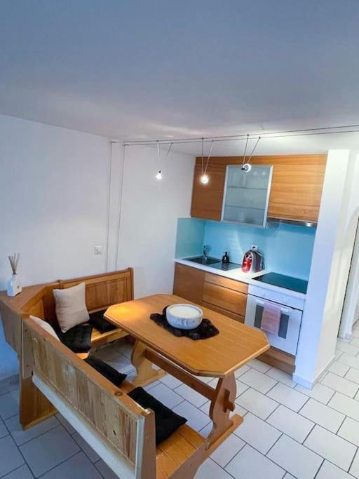 Private Apartment With Parking Spot In The Center Flims Buitenkant foto